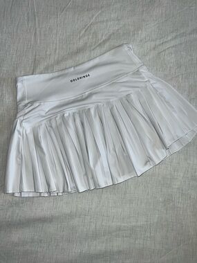 GOLDHINGE White Pleated Tennis Skort Size Medium EUC
